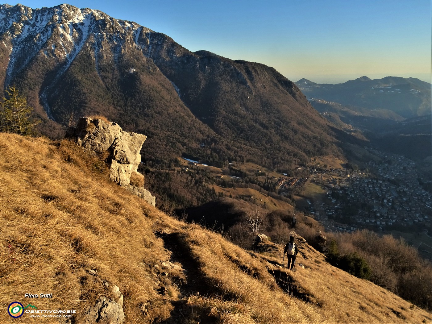 56 Roccioni con vista in Alben e su Val Serina.JPG